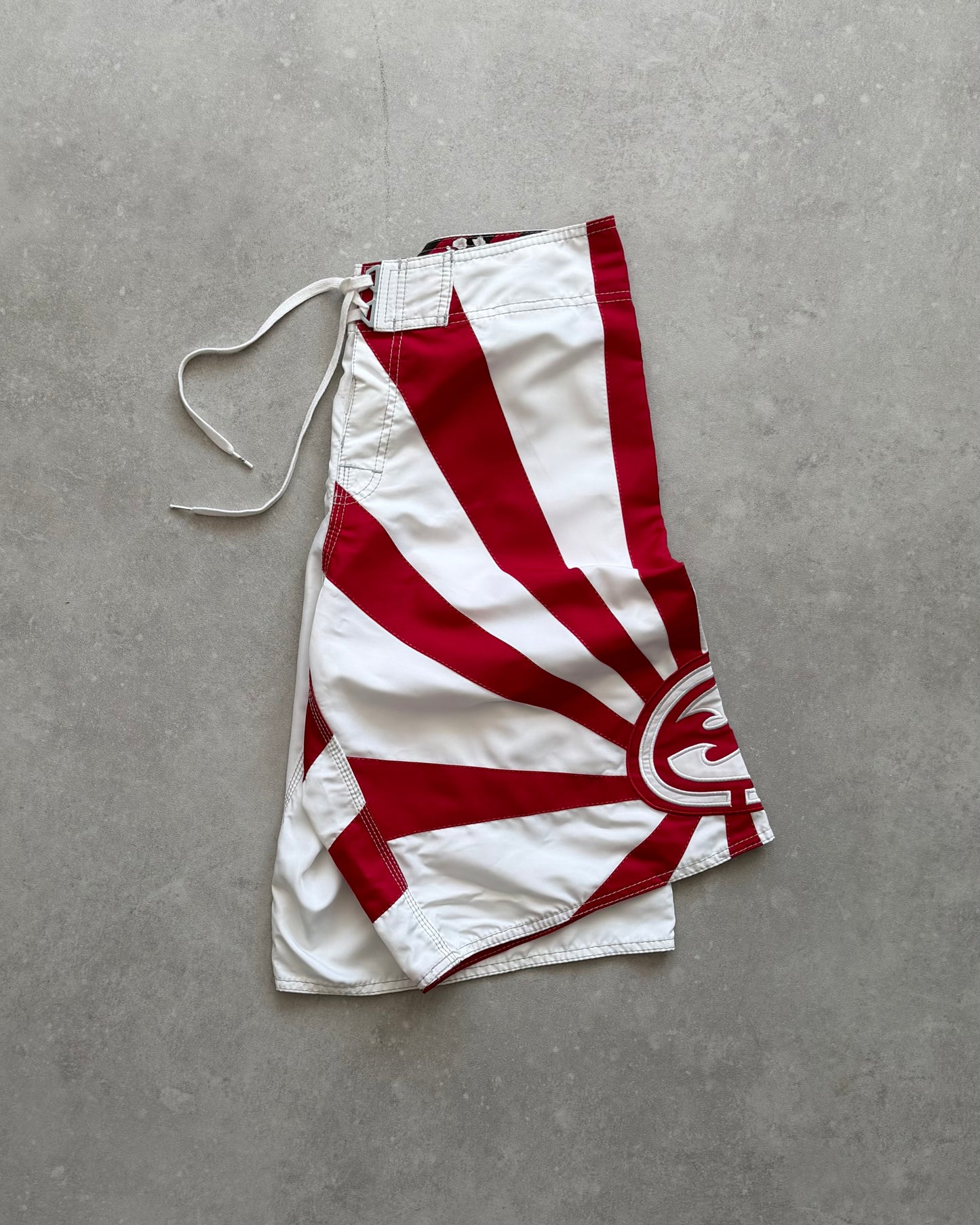 Vintage Billabong Andy Irons Rising Sun Boardshorts (34)