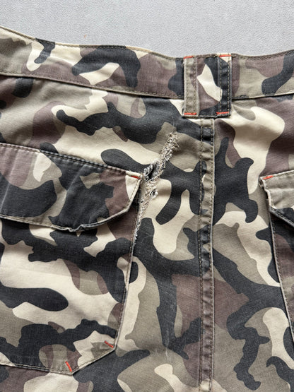 Vintage Camouflage Cargo Shorts (32)