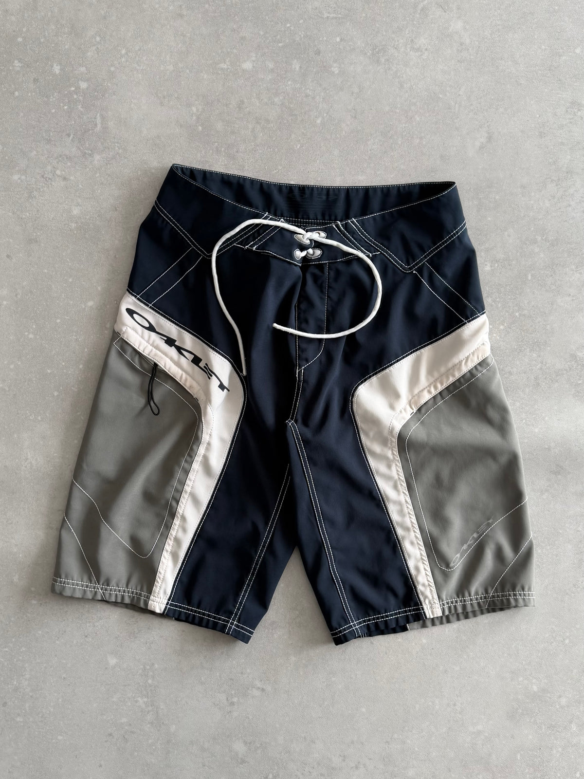 Vintage Oakley Boardshorts (32)
