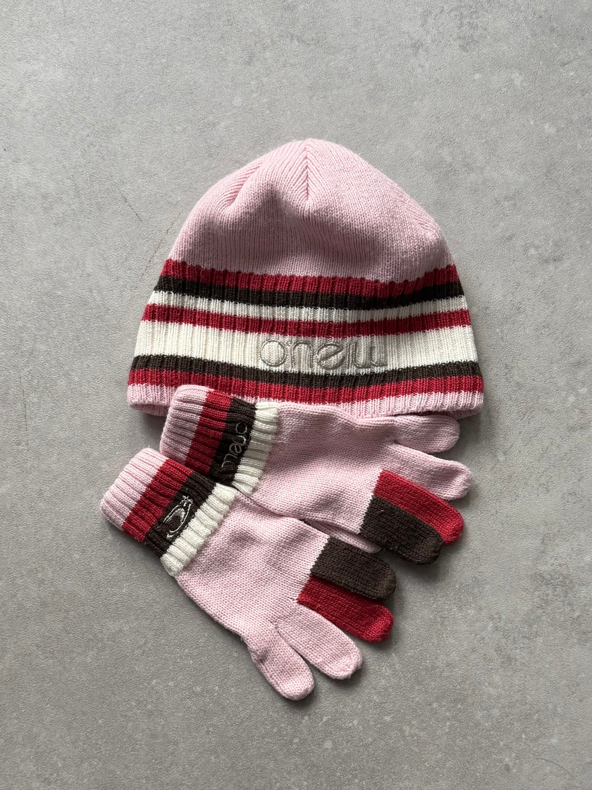 Vintage Women’s O’Neill Beanie / Gloves Set