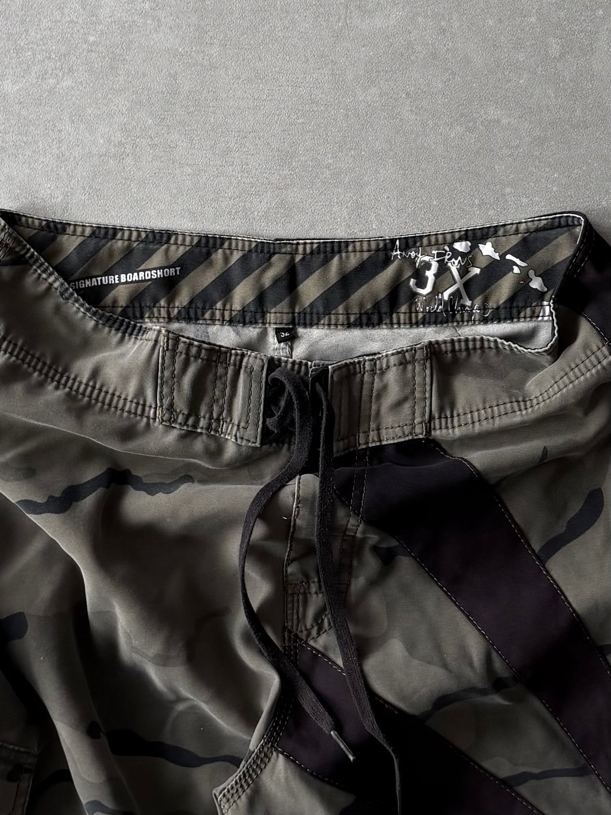 Vintage Billabong Andy Irons Rising Sun Boardshorts (32)