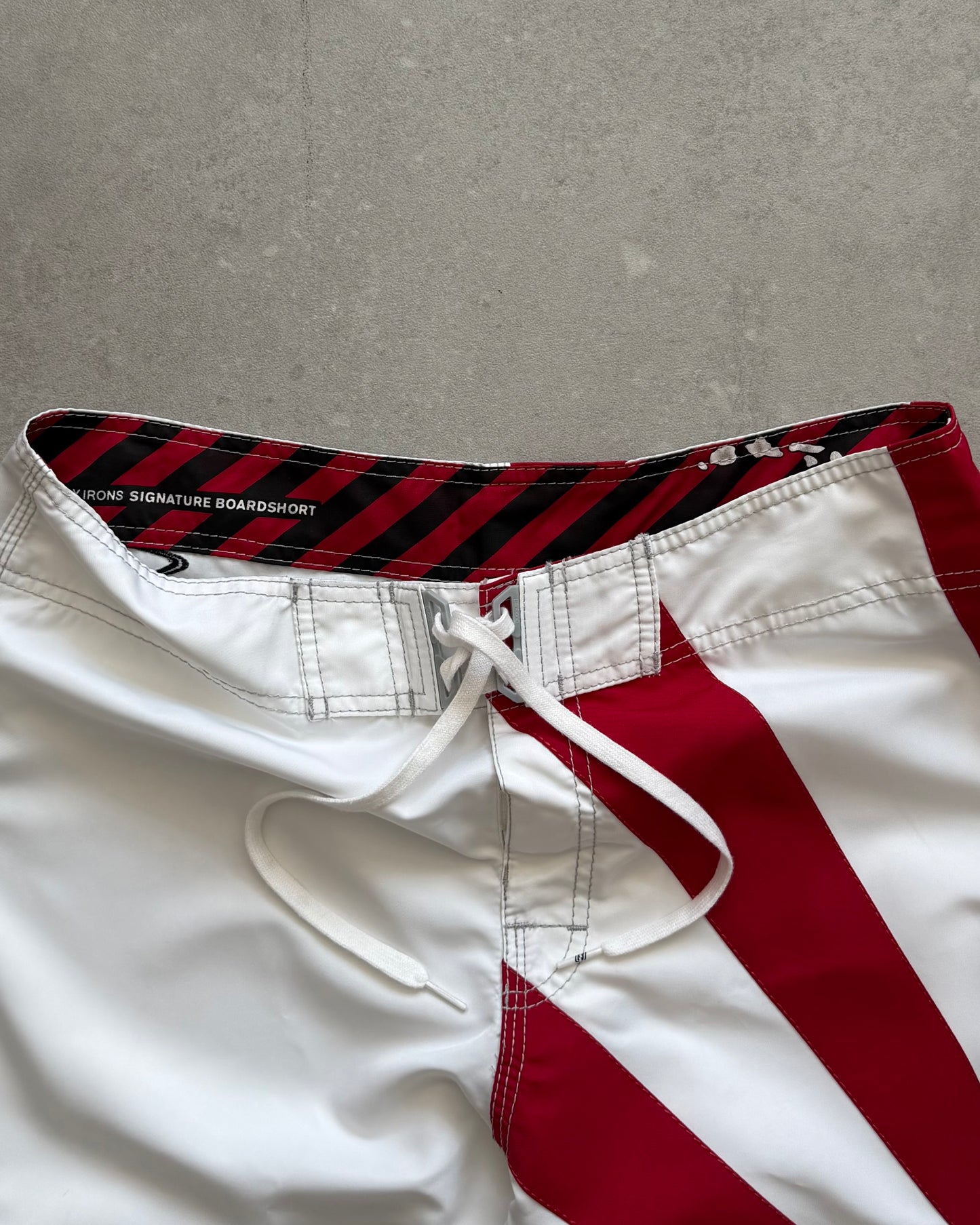 Vintage Billabong Andy Irons Rising Sun Boardshorts (34)