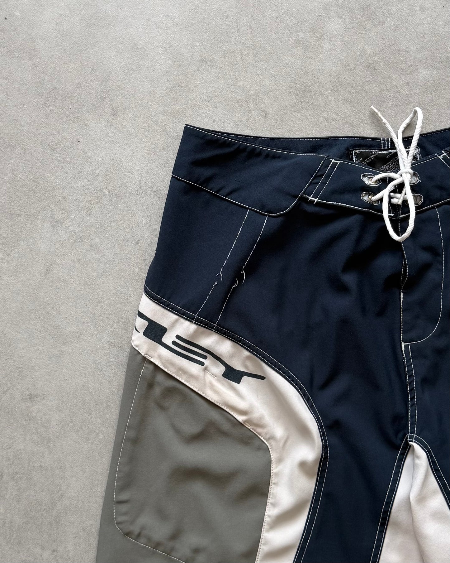 Vintage Oakley Boardshorts (36)