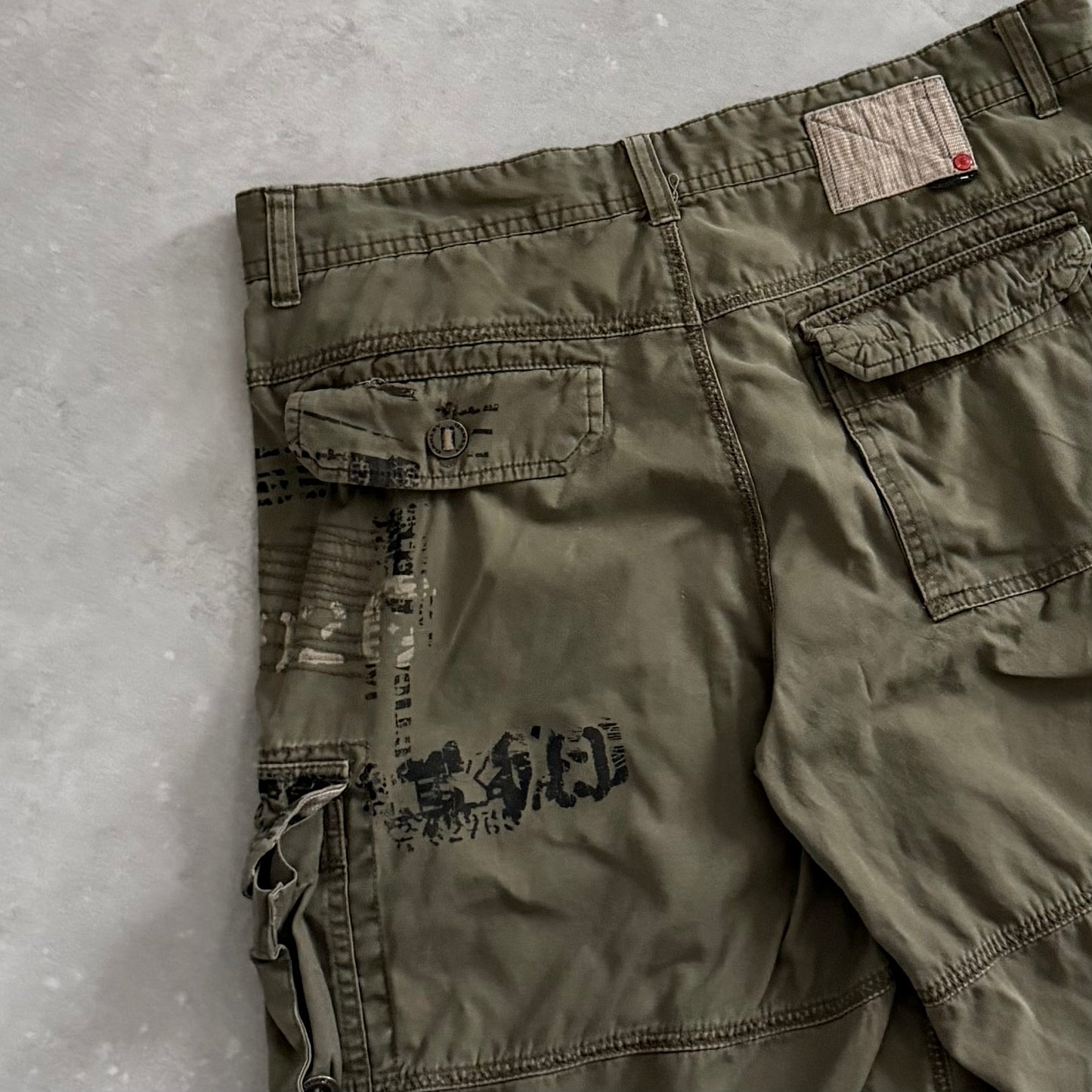 00’s Oakley Cargo Shorts (34)