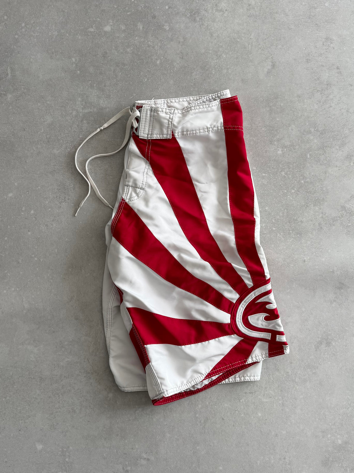 Vintage Billabong Andy Irons Rising Sun Boardshorts (32)