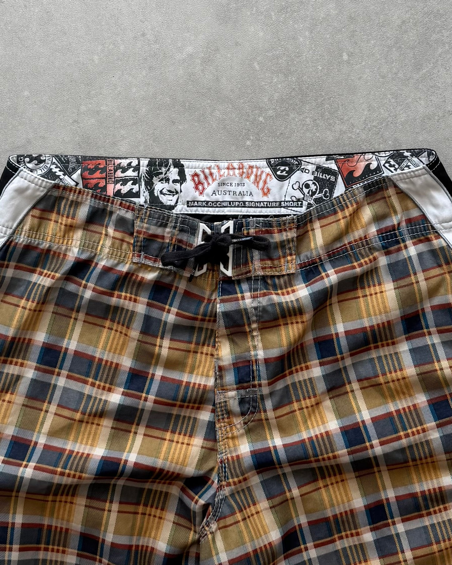 Vintage Billabong Mark Occhilupo Boardshorts (34)
