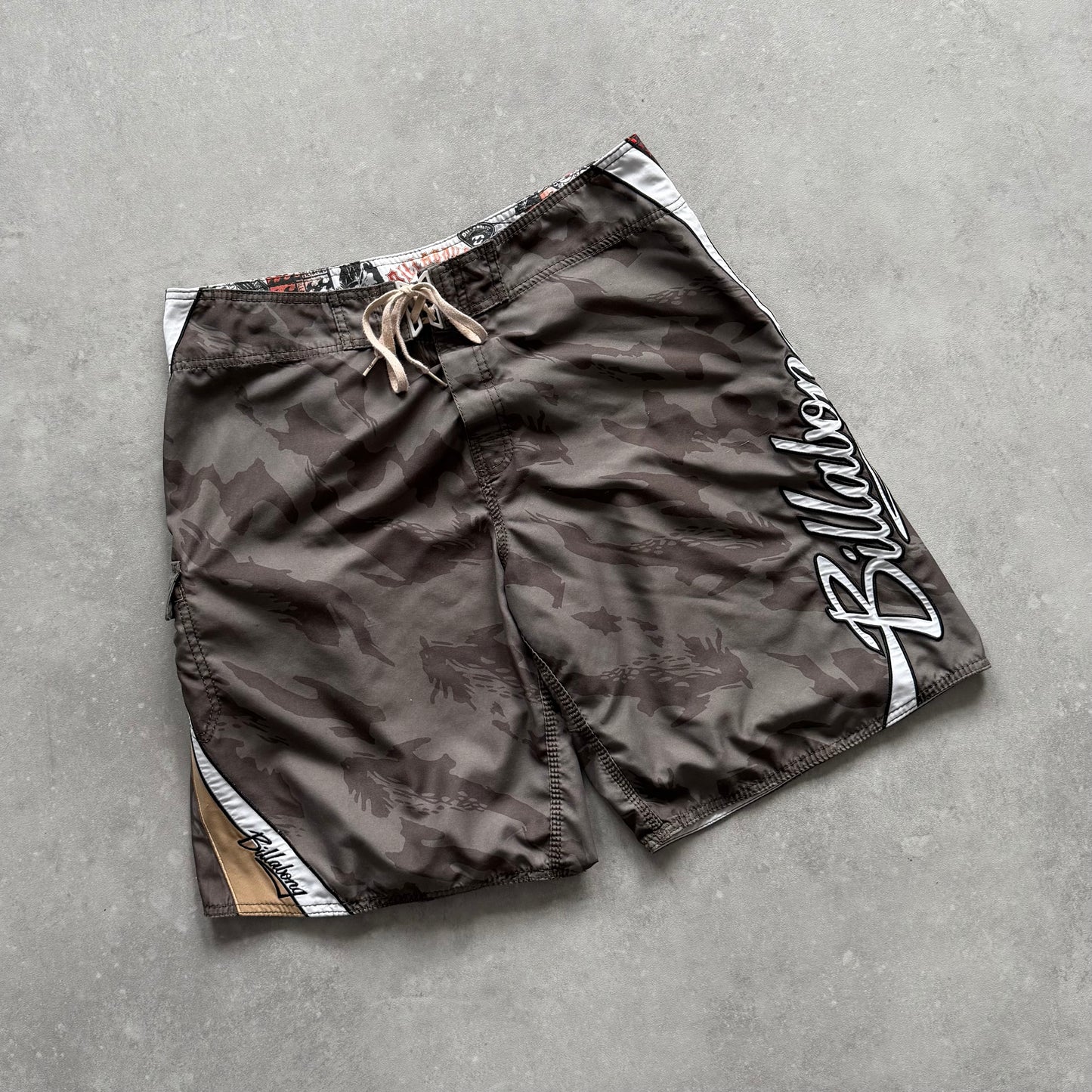 Vintage Billabong Mark Occhilupo BoardShorts (36)