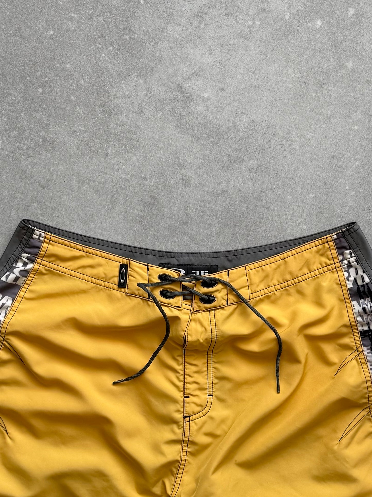 Vintage Oakley Boardshorts (36)
