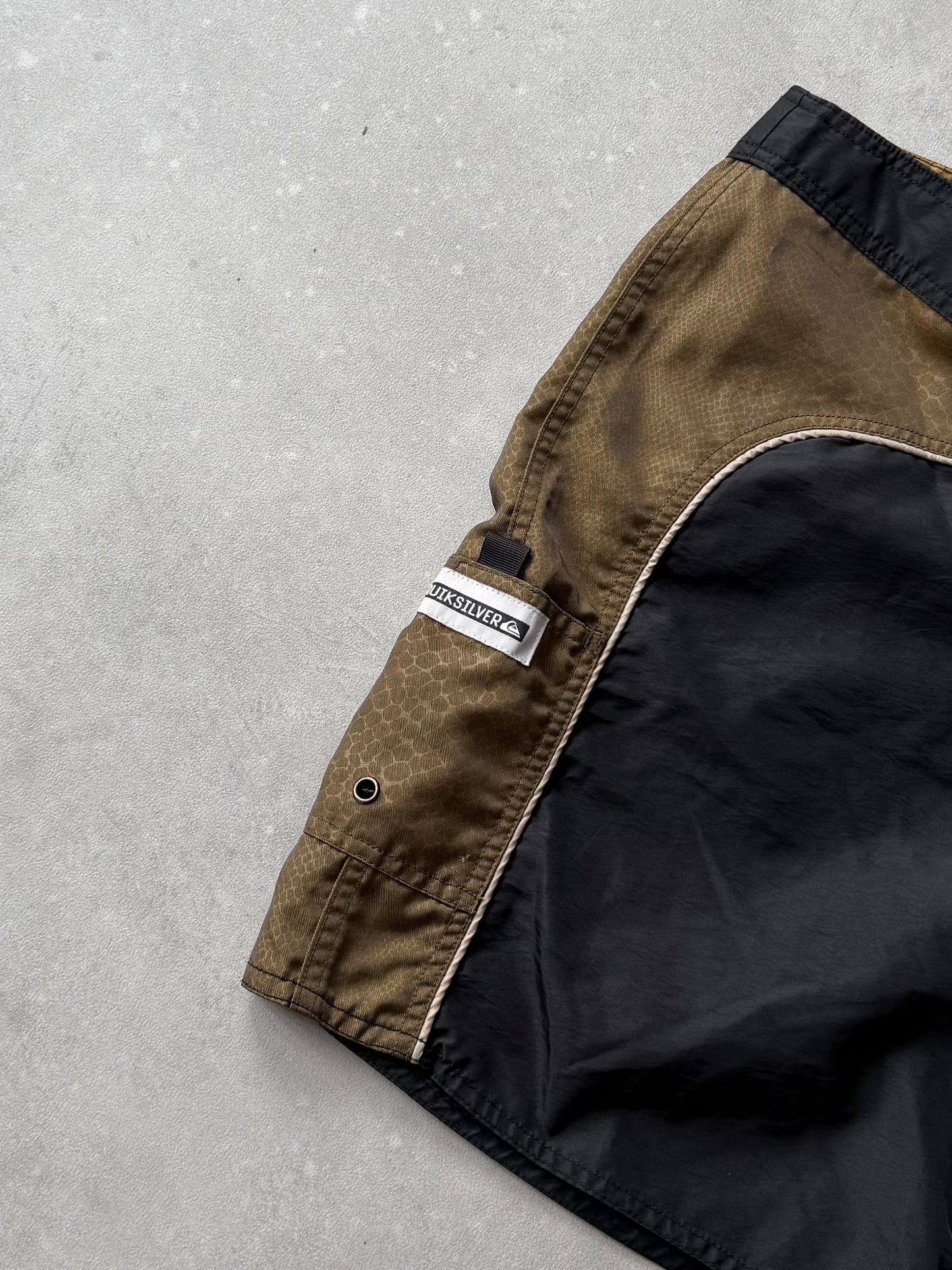 Vintage Quiksilver Dragon Boardshorts (30)