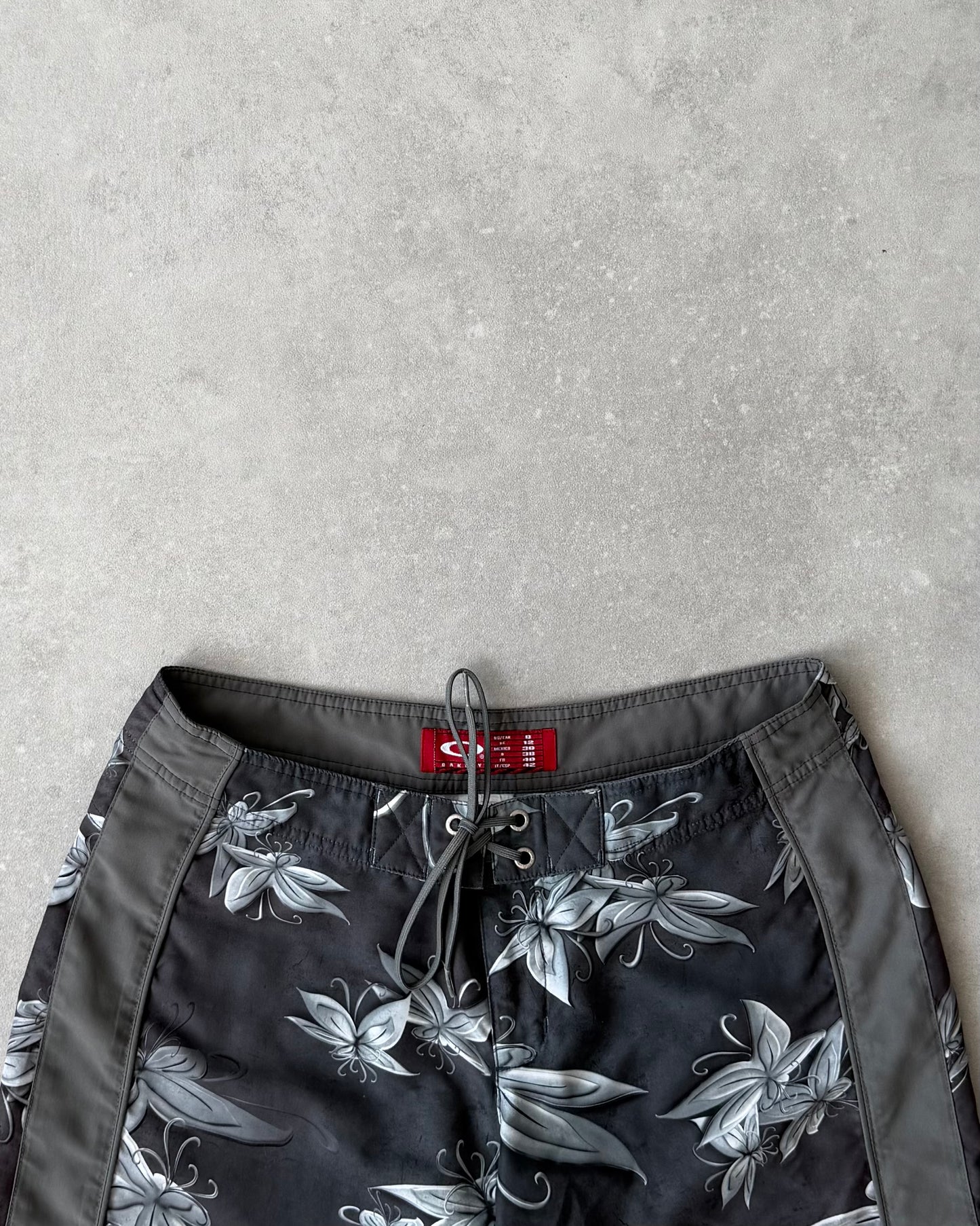 Vintage Oakley Women’s Boardshorts (30)