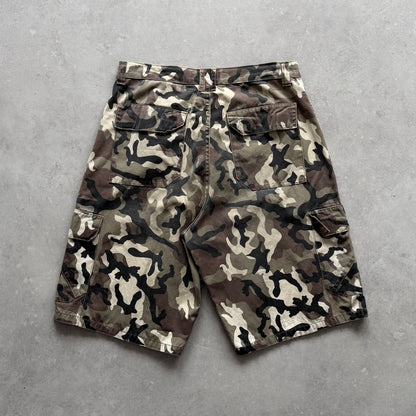 Vintage Camouflage Cargo Shorts (32)