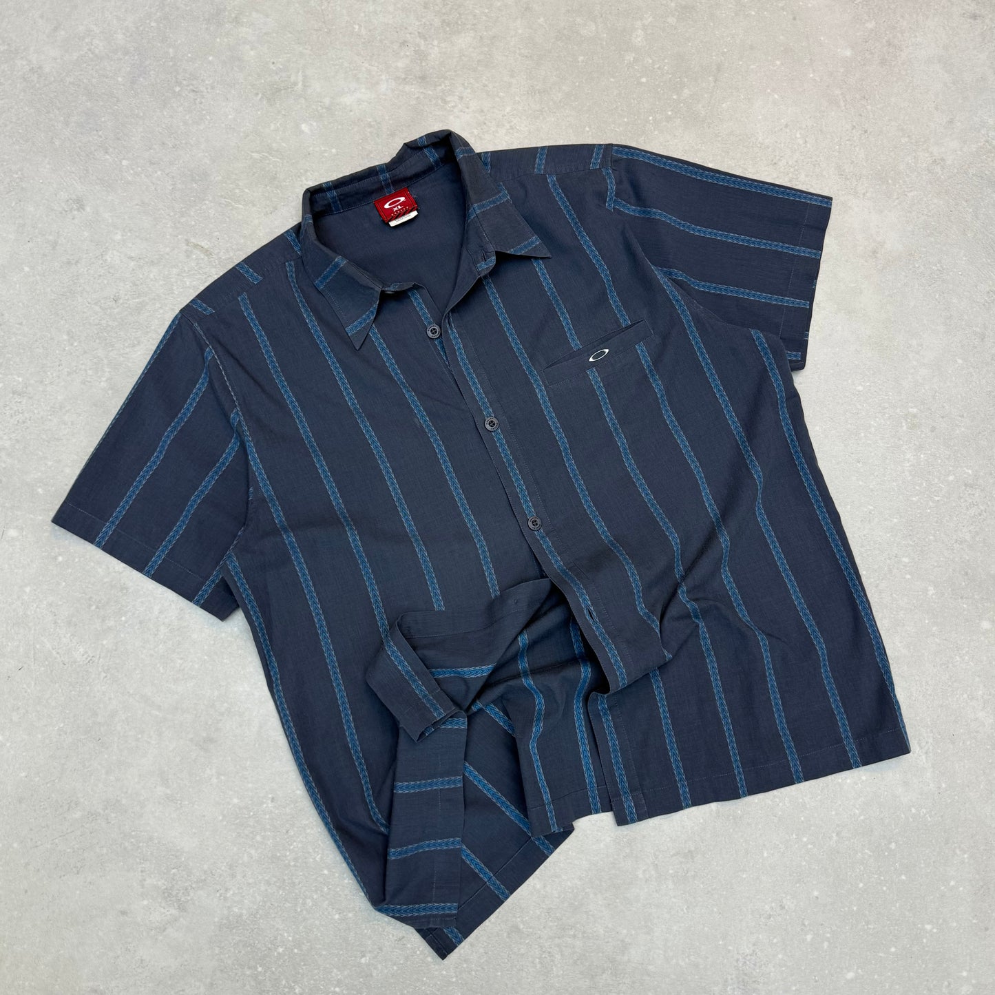 2000’s Oakley Shirt