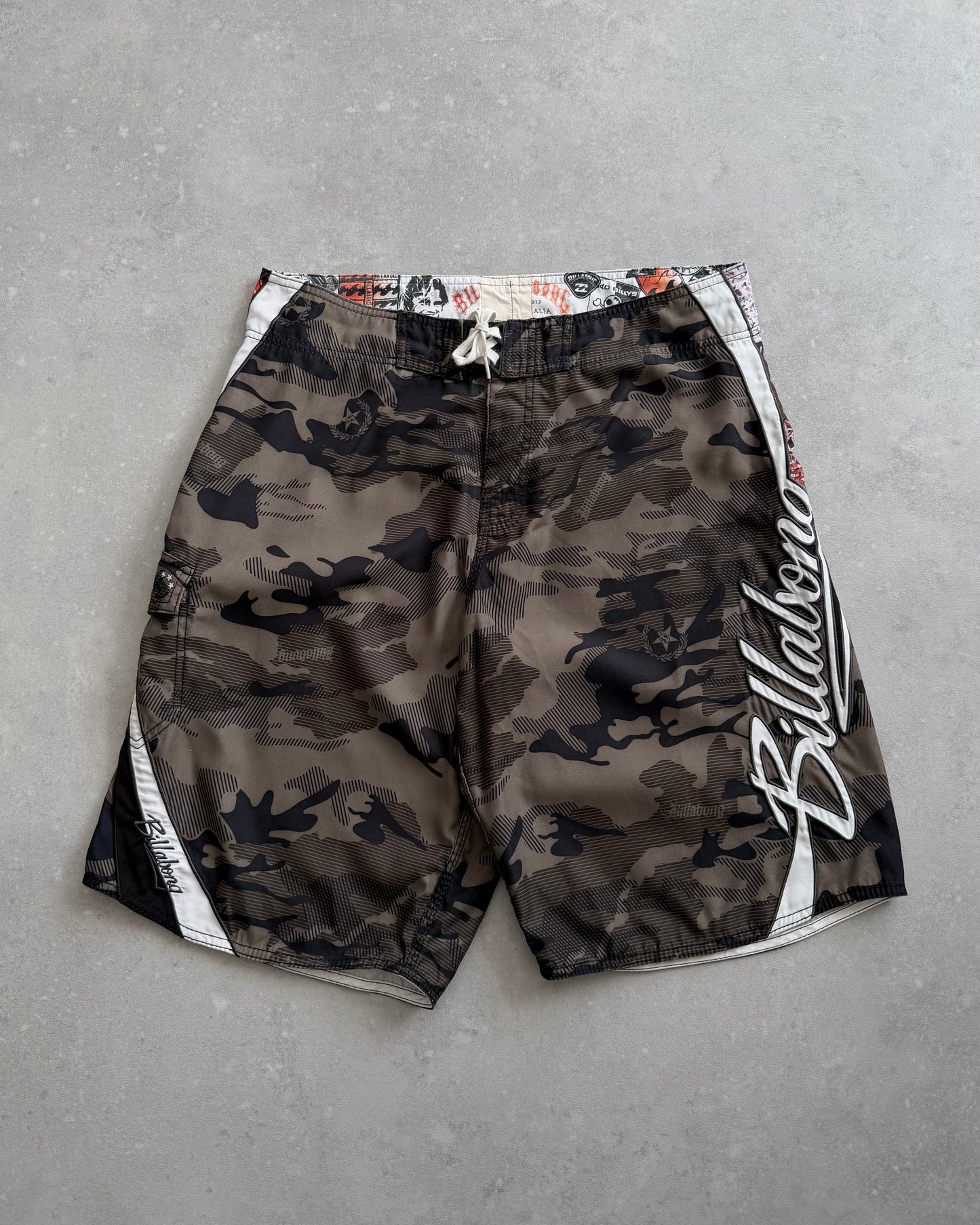 Vintage Billabong Mark Occhilupo Boardshorts (36)