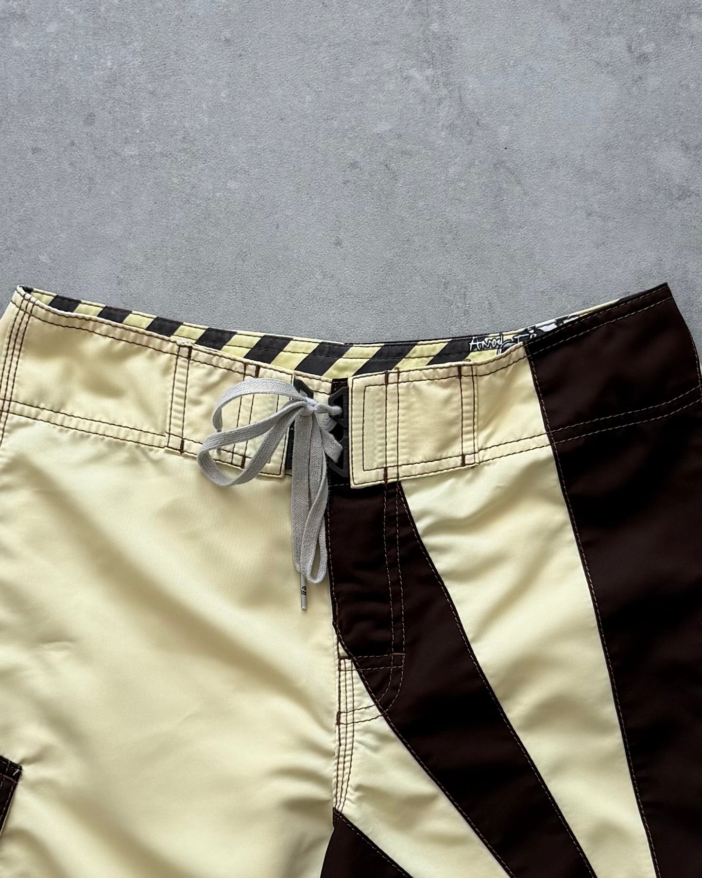 Vintage Billabong Andy Irons Rising Sun Boardshorts (30)