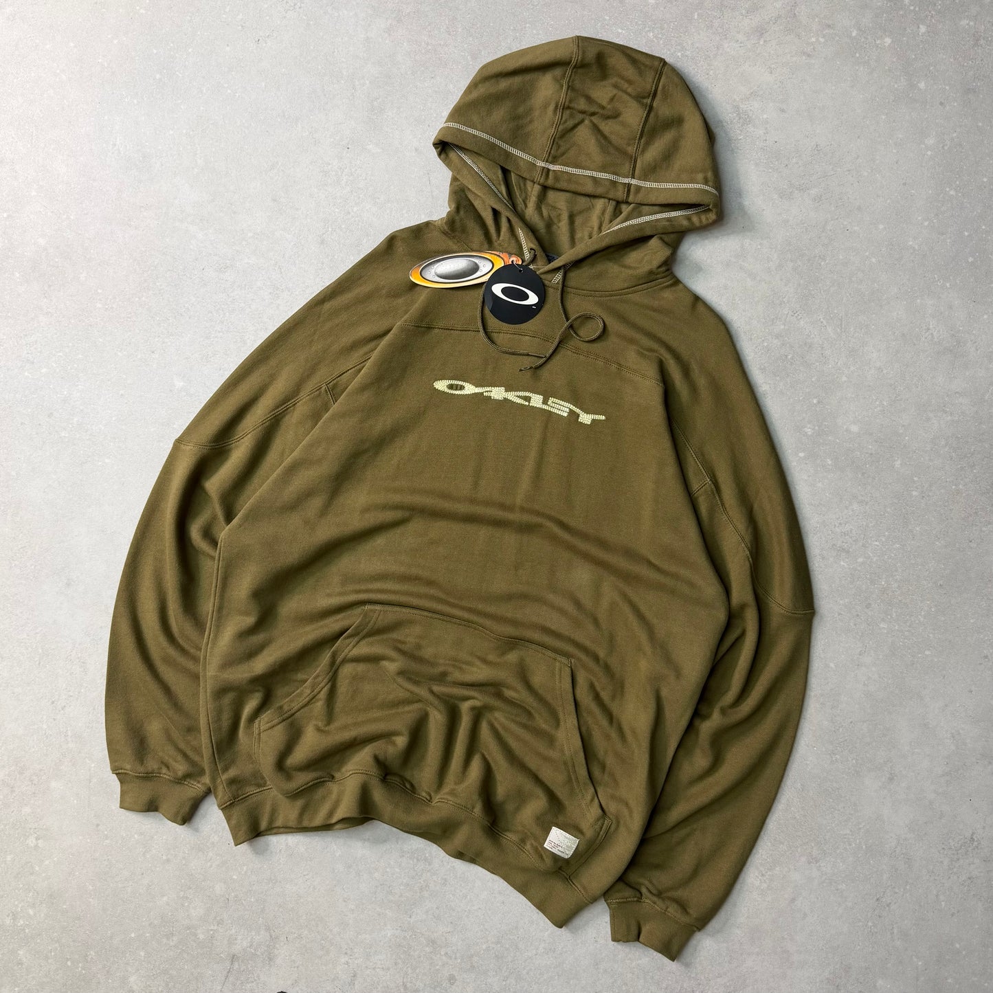 BNWT 00’s Oakley Hoodie (L)