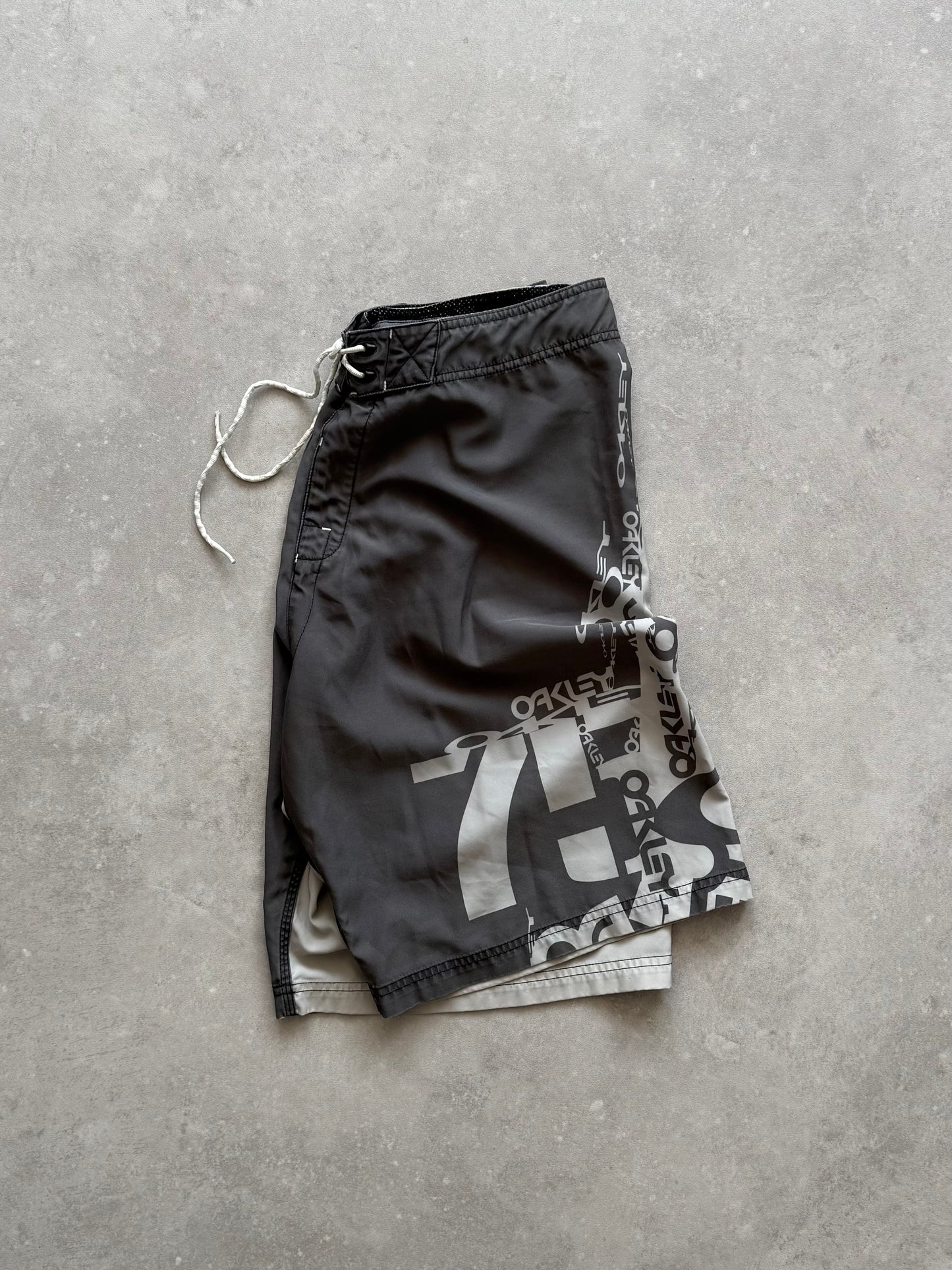 Vintage Oakley Boardshorts (32)