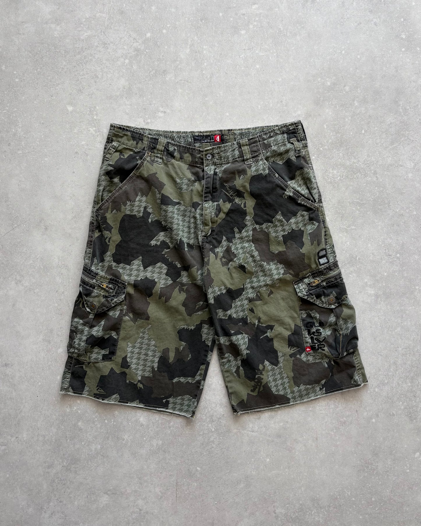 Vintage Quiksilver Camo Shorts (33)