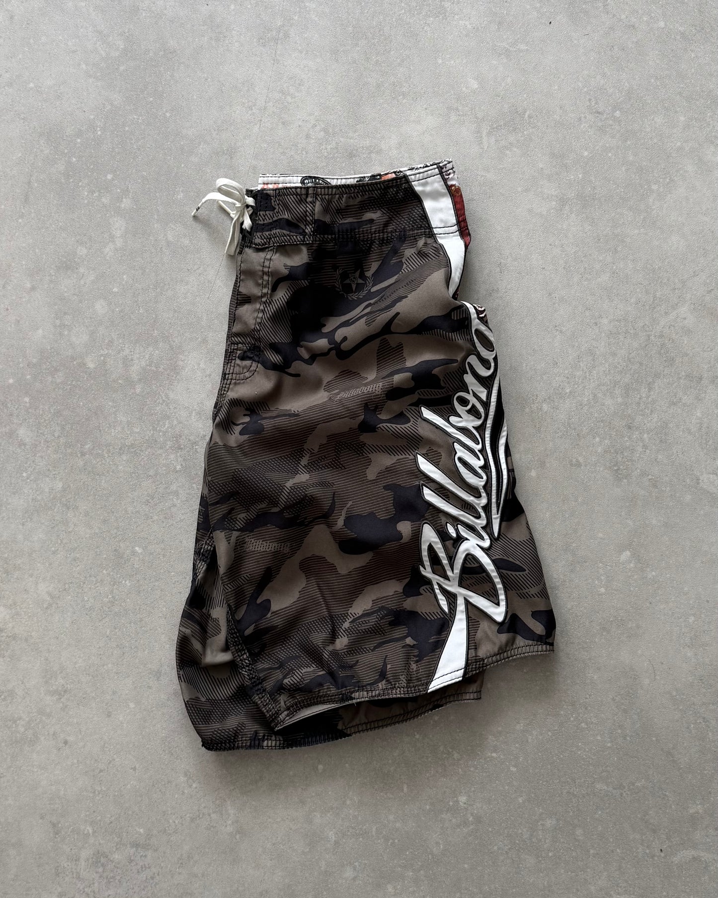 Vintage Billabong Mark Occhilupo Boardshorts (32)