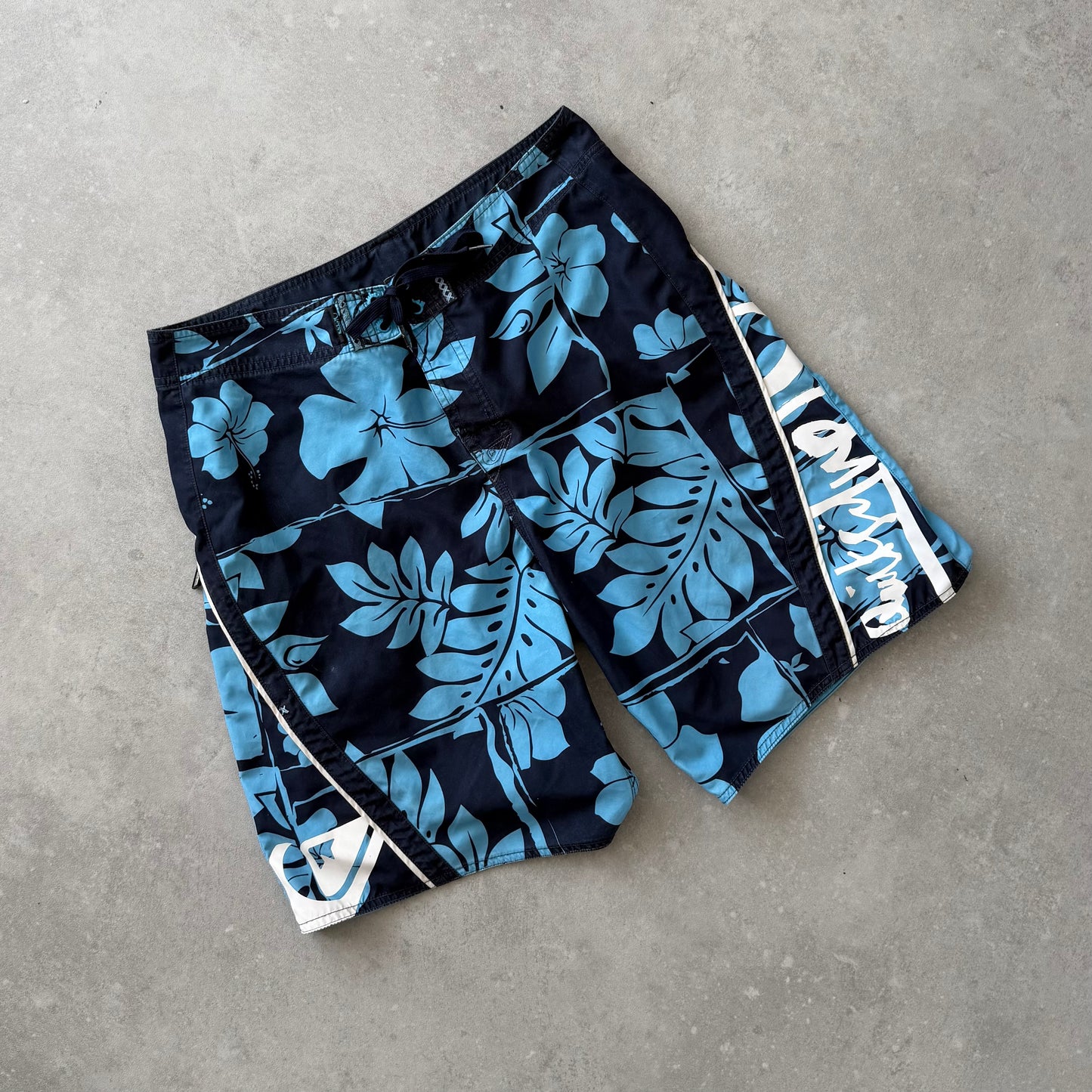 00's Quiksilver Boardshorts (32)