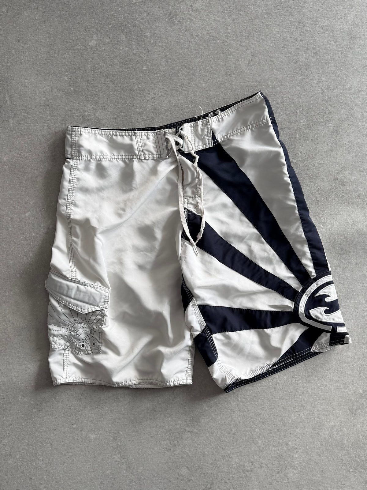 Vintage Billabong Andy Irons Rising Sun Boardshorts (34)