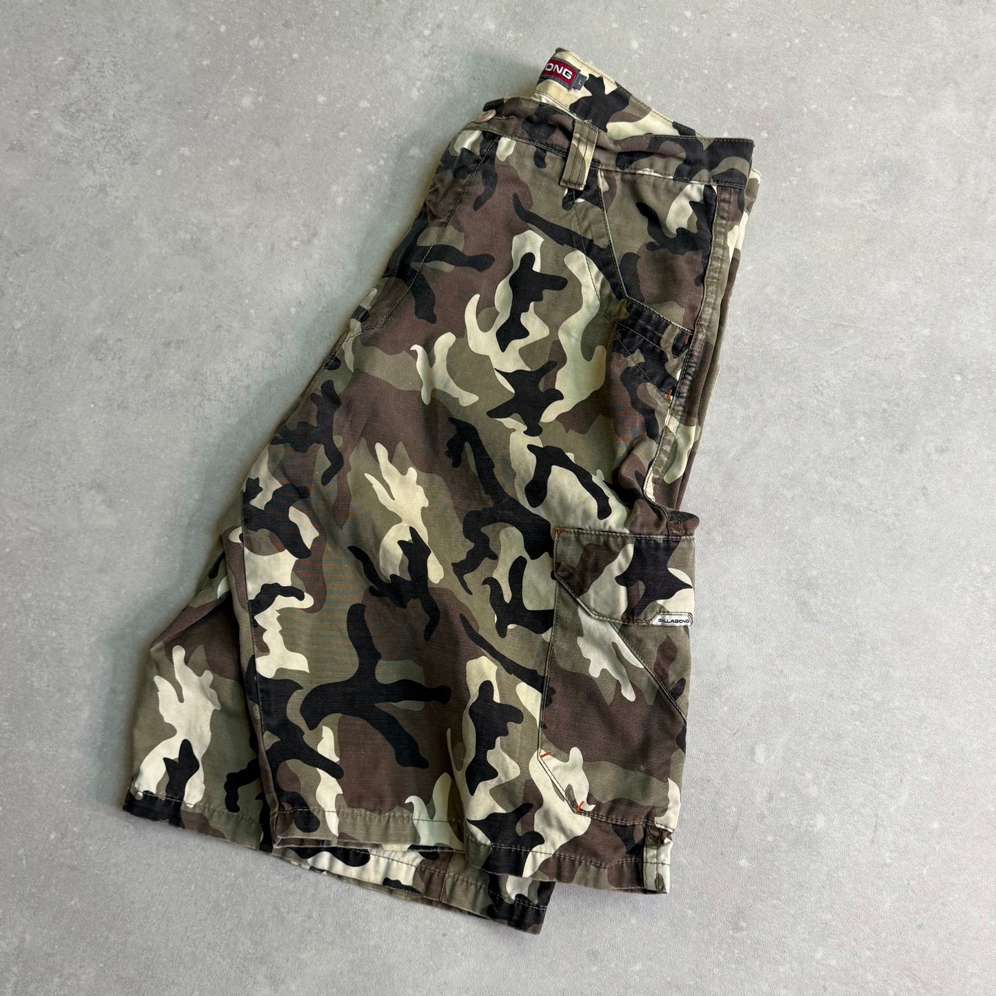 00's Billabong Camo shorts (34)