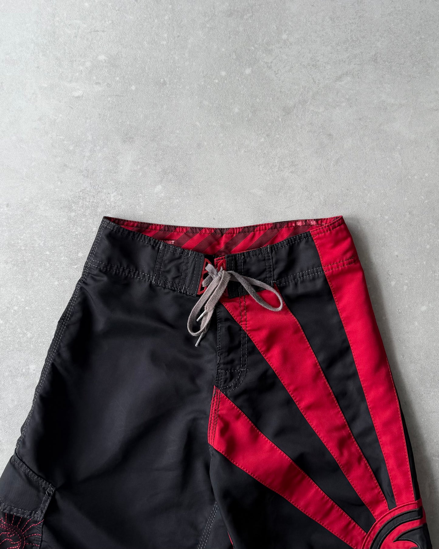 Vintage Billabong Andy Irons Rising Sun Boardshorts (28)