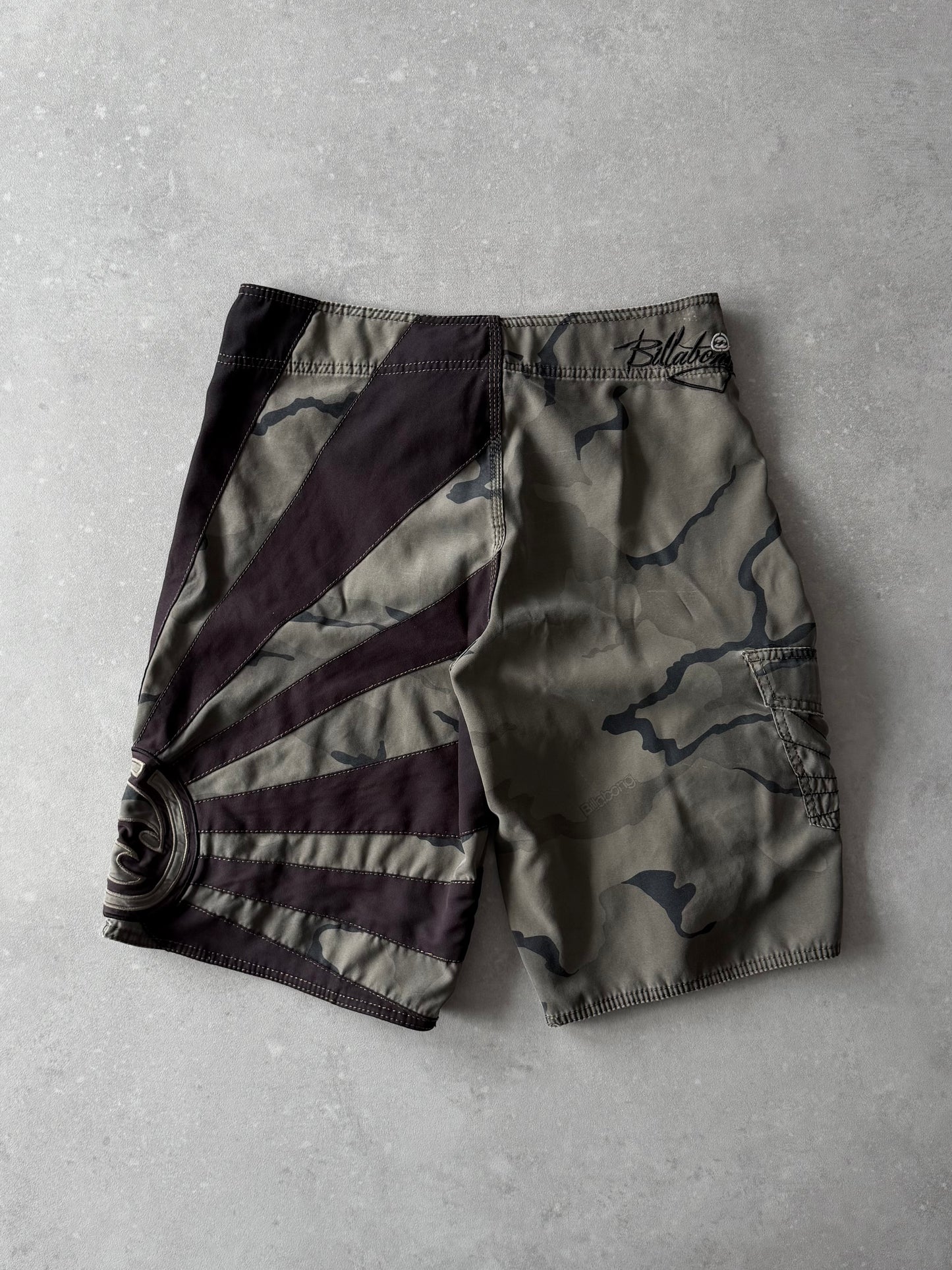 Vintage Billabong Andy Irons Rising Sun Boardshorts (32)
