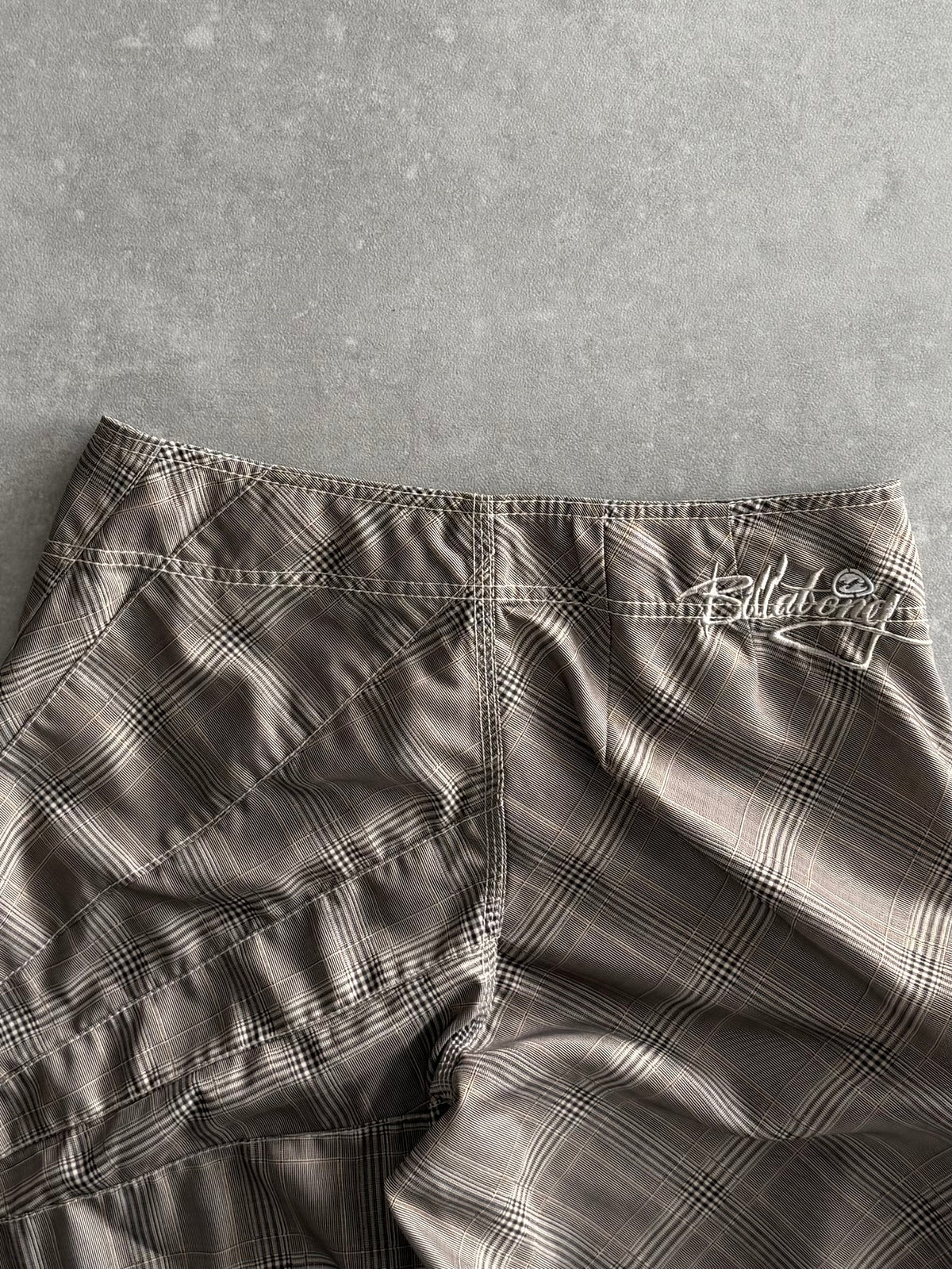 Vintage Billabong Andy Irons Rising Sun Boardshorts (31)