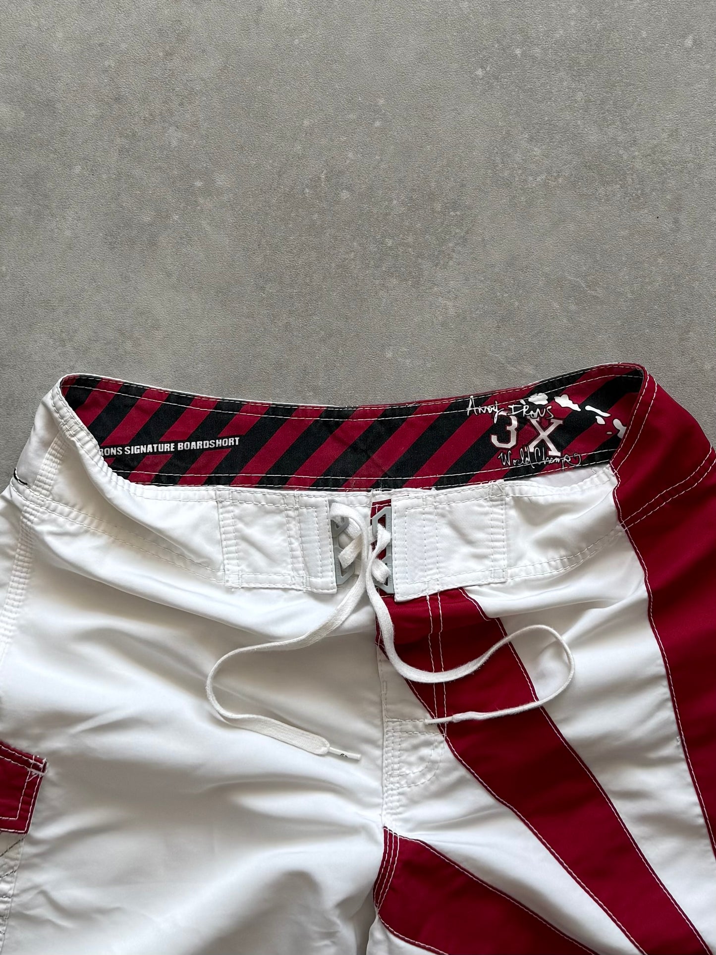 Vintage Billabong Andy Irons Rising Sun Boardshorts (32)