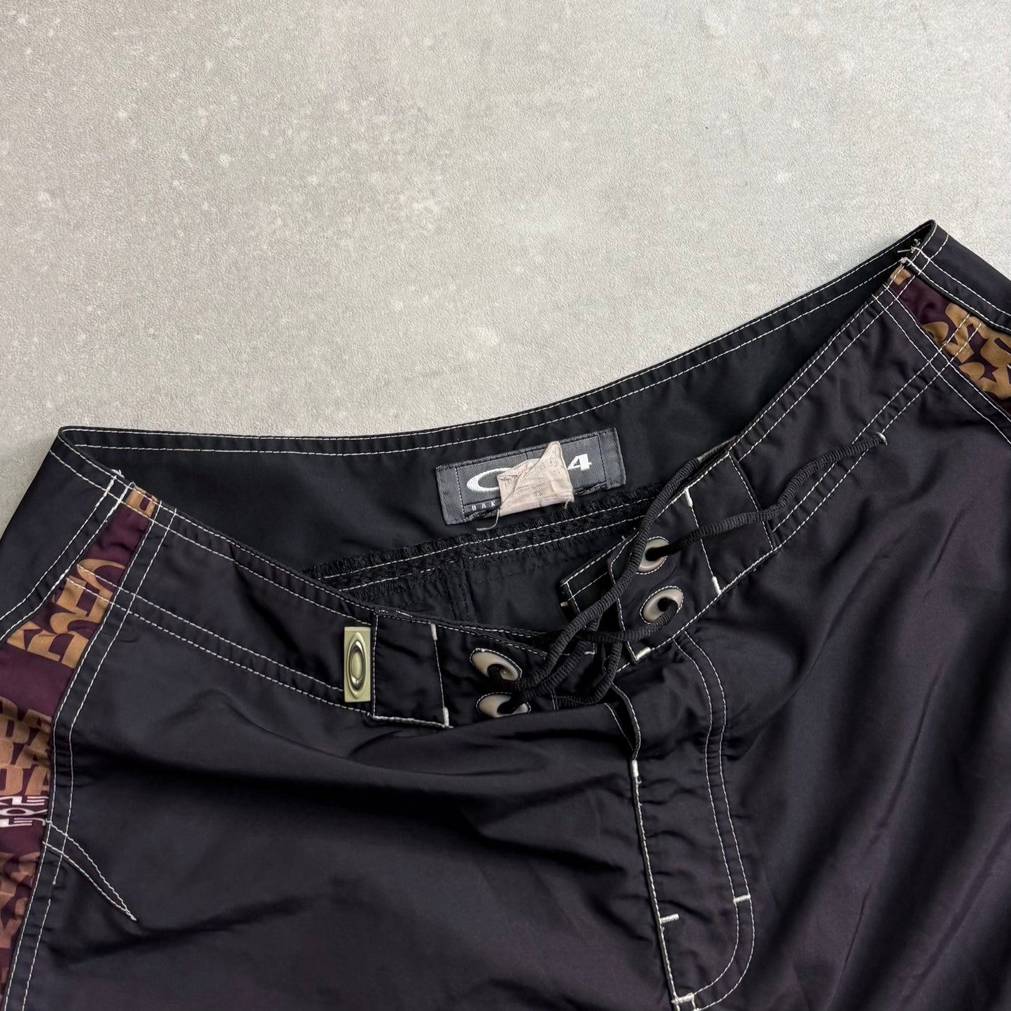 00's Oakley Boardshorts (34)