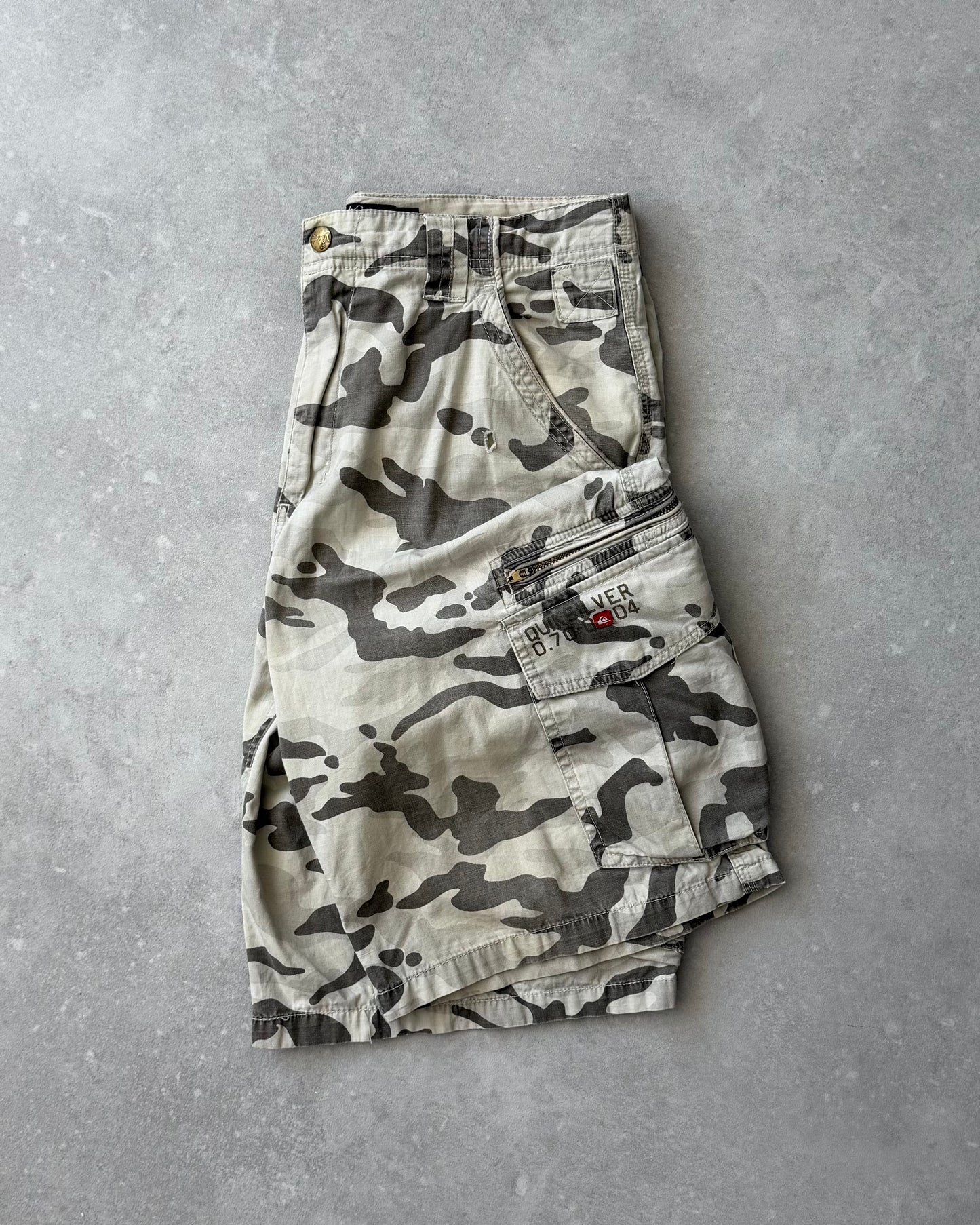 Vintage Quiksilver Camo Cargo Shorts (30)