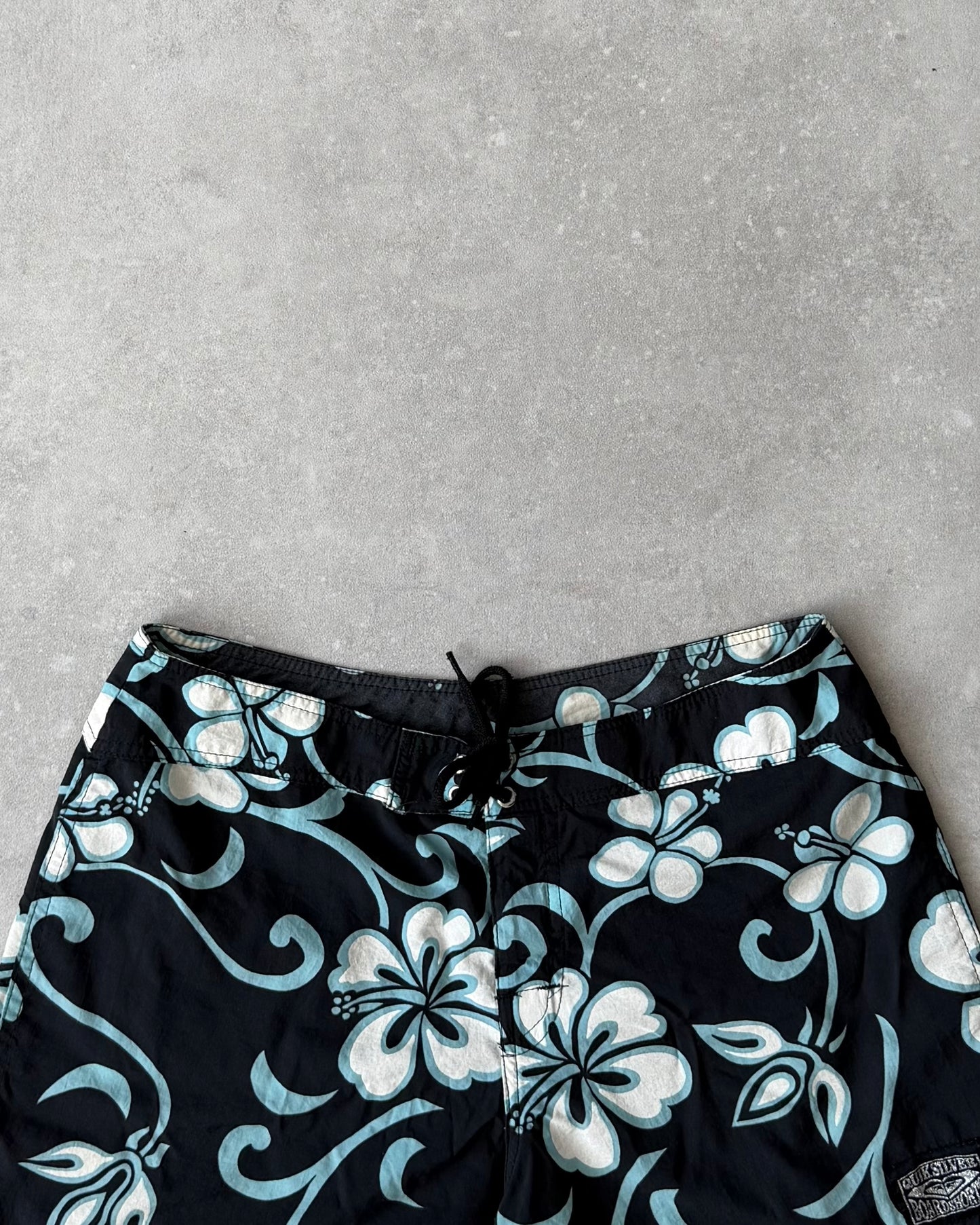 Vintage Quiksilver Women’s Boardshorts (28)