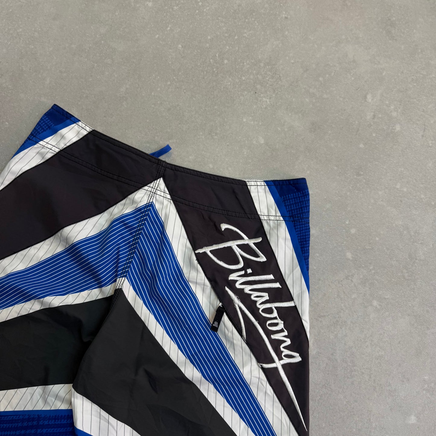 00's Billabong AI Samurai Signature Series Boardshorts (32)
