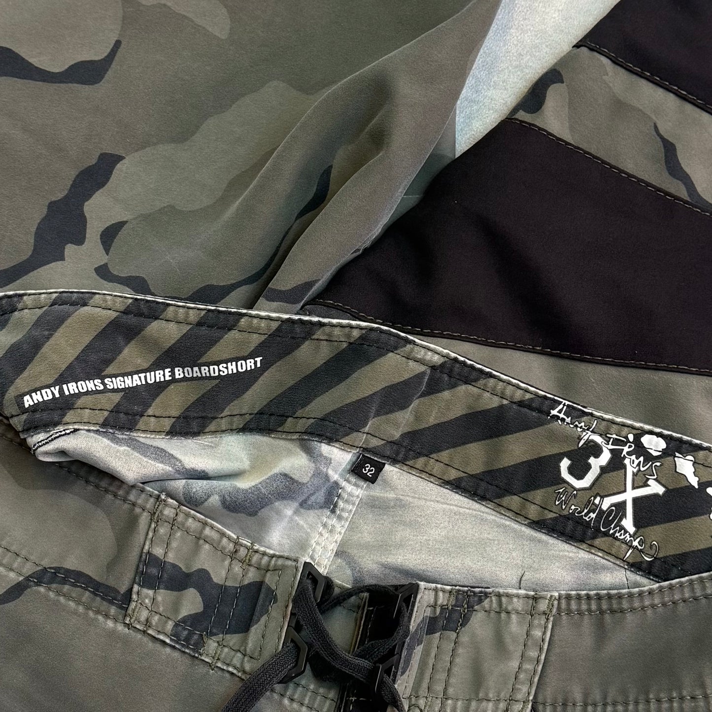 00's Billabong AI Boardshorts (32)
